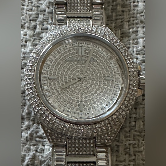 Authentic Michael Kors Silver Crystal Woman’s Watch! - Picture 7 of 8